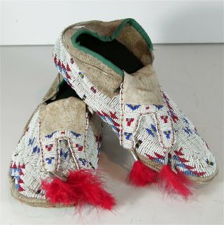 Ca1920 Pair Native American Sioux Indian Bead Decorated Hide Moccasins Beaded