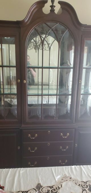Ethan Allen Mahogany Bubble Glass China Cabinet.  Lighted.  Local.