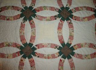 Vintage Handmade Double Wedding Ring Quilt Green Scalloped 80x80 Crochet Details