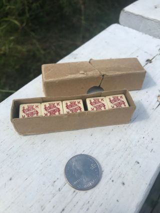 Antique / Vintage Set Of 5 Poker Dice With Box - Bakelite???