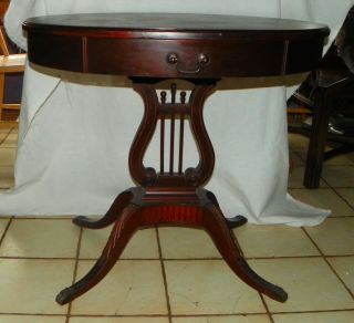 Mahogany Carved Oval Lyre Base Lamp Table / Parlor Table (t678)