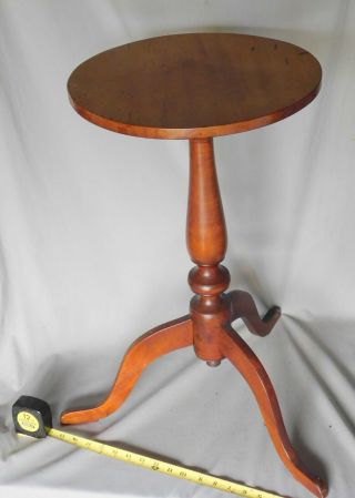 Antique Chippendale Candle Stand C.  1770 Maple Tripod Urn Pedestal Round Turned