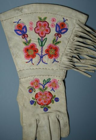 Fine Native American Indian Northern plains beaded Gauntlets 3