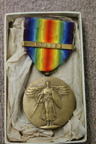 WW1 U.  S.  Victory Medal w/France Clasp in 1920 dated Maker ' s Box 2