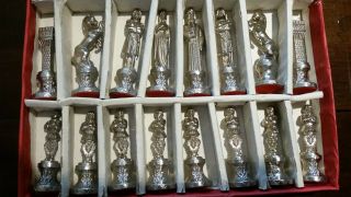 Vintage Brevettato Cast Metal Chess Set Nickel Romans & Brass.  Heavy,  over 5 lbs 3
