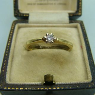 A Vintage 14ct - 14kt Yellow Gold Diamond Solitaire Stone Set Lady 
