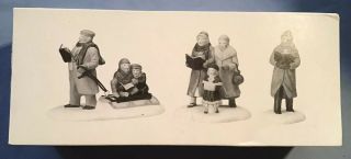 Dept 56 Christmas In The City Village Accessory 55484 Caroling Thru The City