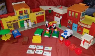 Vintage Fisher Price Little People 997 Play Family Village