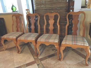 Queen Anne Dining Chair Set Of 4.  Light Wood