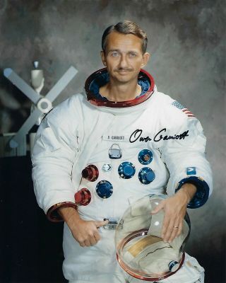 Owen Garriott Signed 8 " X 10 " Photograph Nasa Skylab Astronaut Pose 2