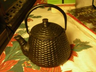 Japanese Tetsubin Cast Iron Teapot With Basket Weave Design