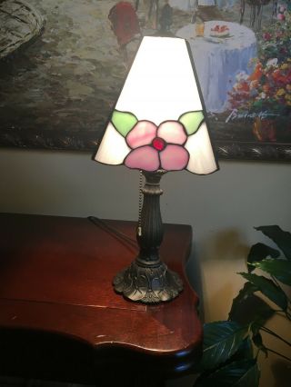 Vintage Tiffany Style Lamp - - Floral Stained Glass Shade