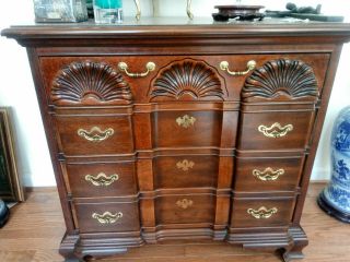 Very Attractive Thomasville Mahogany Block Front Chest