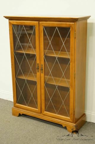 ETHAN ALLEN Heirloom Nutmeg Maple Accent Enclosed Bookcase / Curio Cabinet 10. 3