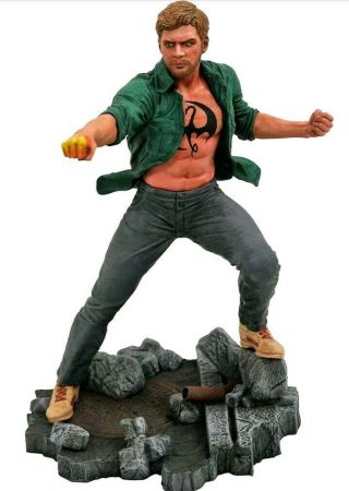 Marvel Iron Fist As Seen On Netflix Pvc Statue Diorama Gallery 9 " Collectibles