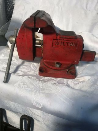 Vintage Wilton 4 " Bench Vise Made In Usa With Pipe Jaws And Swivel Base