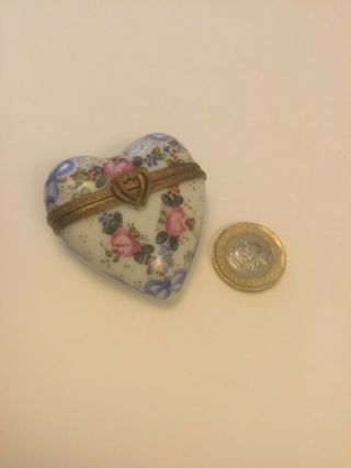 Limoges Peint Main Vintage Trinket Pill Box Hand Painted France Heart Flowers