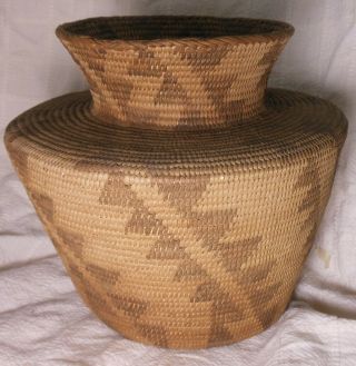 Great Large Antique Urn Shaped Tohono Oʼodham Basket With Geometric Design