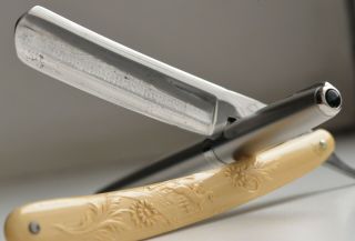 Vintage French Straight Razor,  Le Grelot P.  Hospital 8 C,  Thiers,  France.  356.