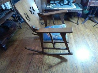 Unique Arts and Craft Solid Oak Needlepoint Rocking Chair 3