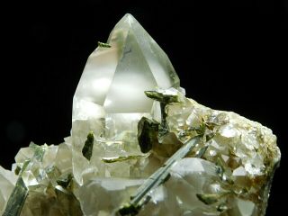 A Big Quartz Crystal Cluster With Green Epidote Found In Brazil 880gr E