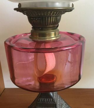 ANTIQUE VICTORIAN CRANBERRY GLASS OIL LAMP WITH METAL PYRAMID BASE 3