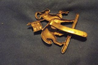 Post WW I British Cap Badge To The Queens Royal Regiment Of Foot 3