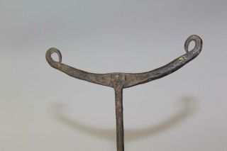 A VERY RARE 17TH C PILGRIM PERIOD WROUGHT IRON POT HANDLE OR LIFTER OLD SURFACE 3