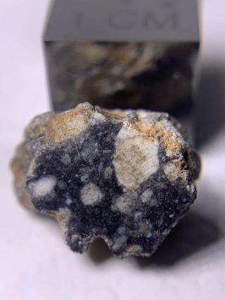 Meteorite Lunar Feldspathic Breccia,  Nwa 11273 1.  055 Gram Quality Endcut