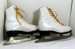 Vintage Kids Ice Skates Size 8 & 8 1/2 White Crusader Hyde Blade Made In England