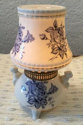 Vintage 4” Blue And White Ceramic Lamp Victorian Cottage Style Gold/brass Accent