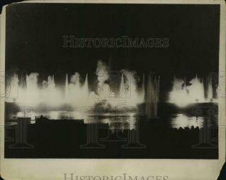 1929 Press Photo Versailles Shines With Fireworks In Support Of World War Heroes