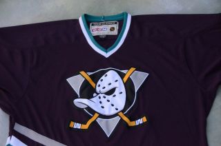 Vintage CCM NHL Anaheim Mighty Ducks Jersey Size L. 2