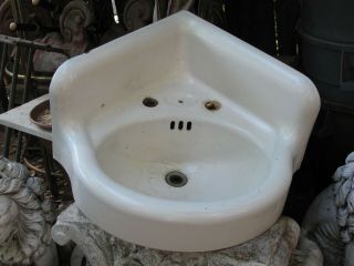 Antique Cast Iron White Porcelain Corner Bathroom Sink