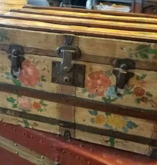 Small Vintage Salesman Or Doll Trunk