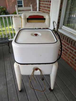 Vintage Maytag Wringer Washing Machine