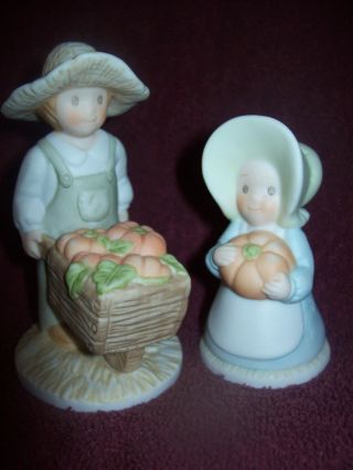 Homco Circle Of Friends Figurines By Masterpiece 3.  5 " & 4 " Tall - Set Of 2 - Euc