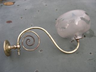 Victorian Brass Gas Wall Lamp Light With Bray Fishtail Burner & Etched Shade,