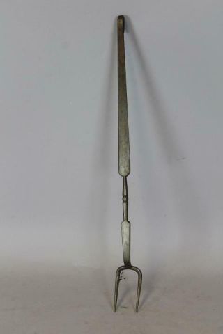 A GREAT EARLY 18TH C WROUGHT IRON TWO TINE ROASTING FORK IN OLD POLISHED SURFACE 2