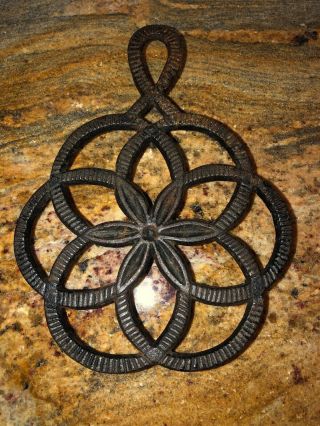 Vintage Trivet Cast Iron 6 Petal Flower & 6 Intertwined Rings Kitchenware Table