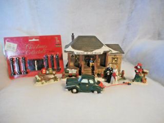 Christmas Village " Justice Of The Peace,  Car & Figurines " By Vintage Village