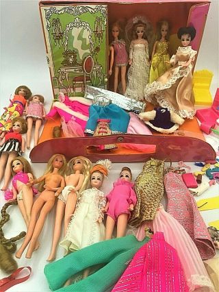 Vintage Dawn Topper 12 Dolls Case Wardrobe Clothing Furniture & Accessories