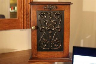 Good Quality Antique Art Nouveau Honey Oak Pipe Smokers Cabinet Lockable & Key
