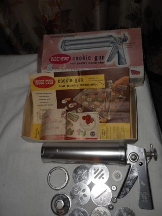 Vtg Wear Ever Cookie Gun And Pastry Decorator Spritz Trigger Box