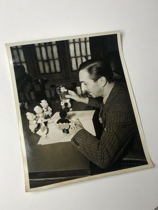 Vintage B/w Promo Photograph Walt Disney With Toys And Script 8x10
