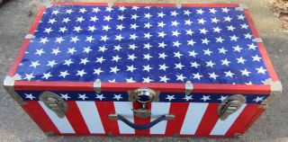 1970s American Flag Long Mfg Lock Metal Steamer Trunk Chest 30 X 12.  5 X 16 "