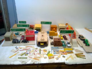 Vintage Hot Wheels City Town 1981 Mattel - Gas/police/fire/school/ferry/vehicles
