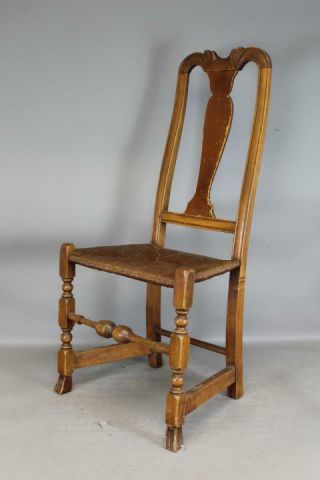 A GREAT EARLY 18TH C MA QUEEN ANNE CHAIR BOLD SPANISH FEET WITH A CARVED CREST 2