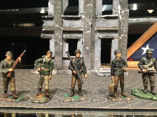 1/32 Us Infantry Five Man Wwii Squad At Rest 21st Century Toys