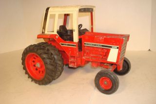 Vintage 1/16 Ertl International Harvester 1586 Farm Tractor Duelly,  Series 86